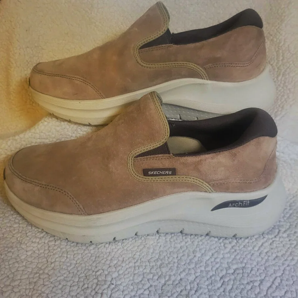 Skechers Arch Fit 2.0 Engrain Lt. Brown Suede - Men's size 7